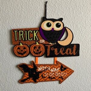 Halloween Trick or Treat Glitter Sign